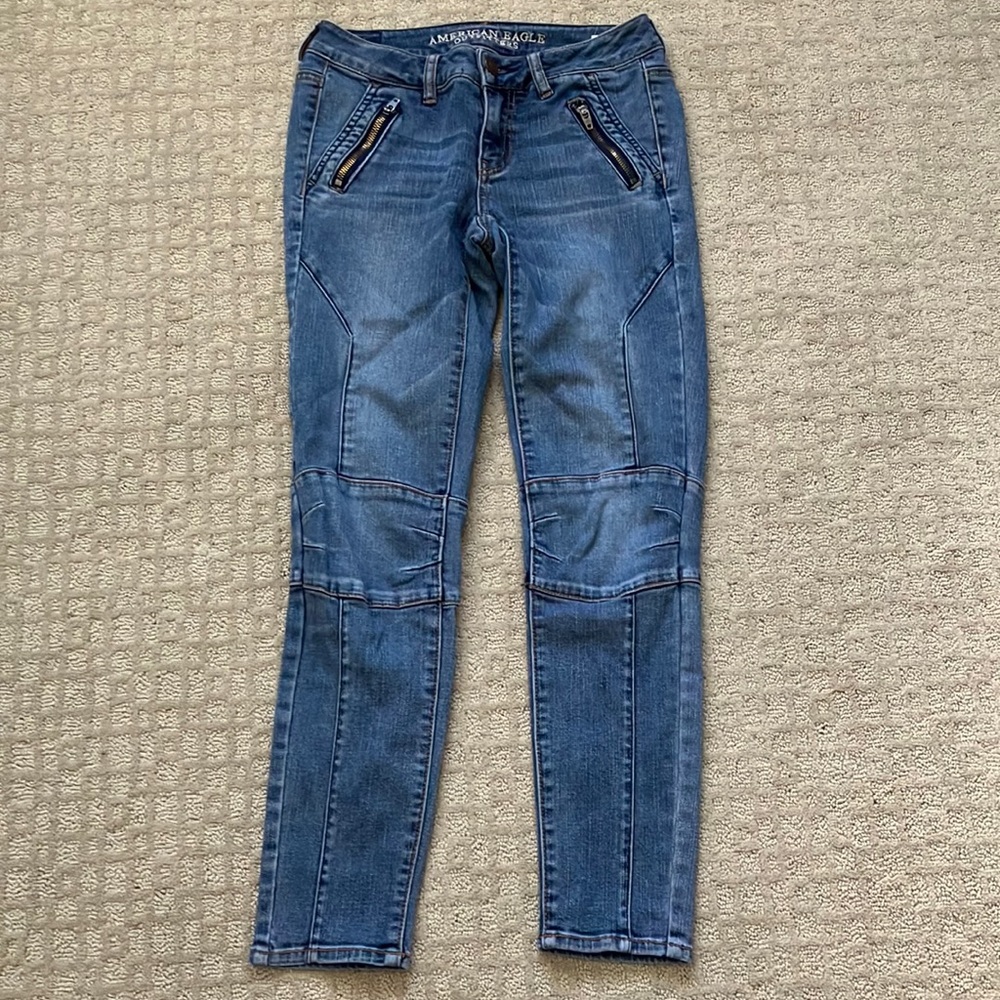American eagle size 2 jogging ankle super stretch jeans.